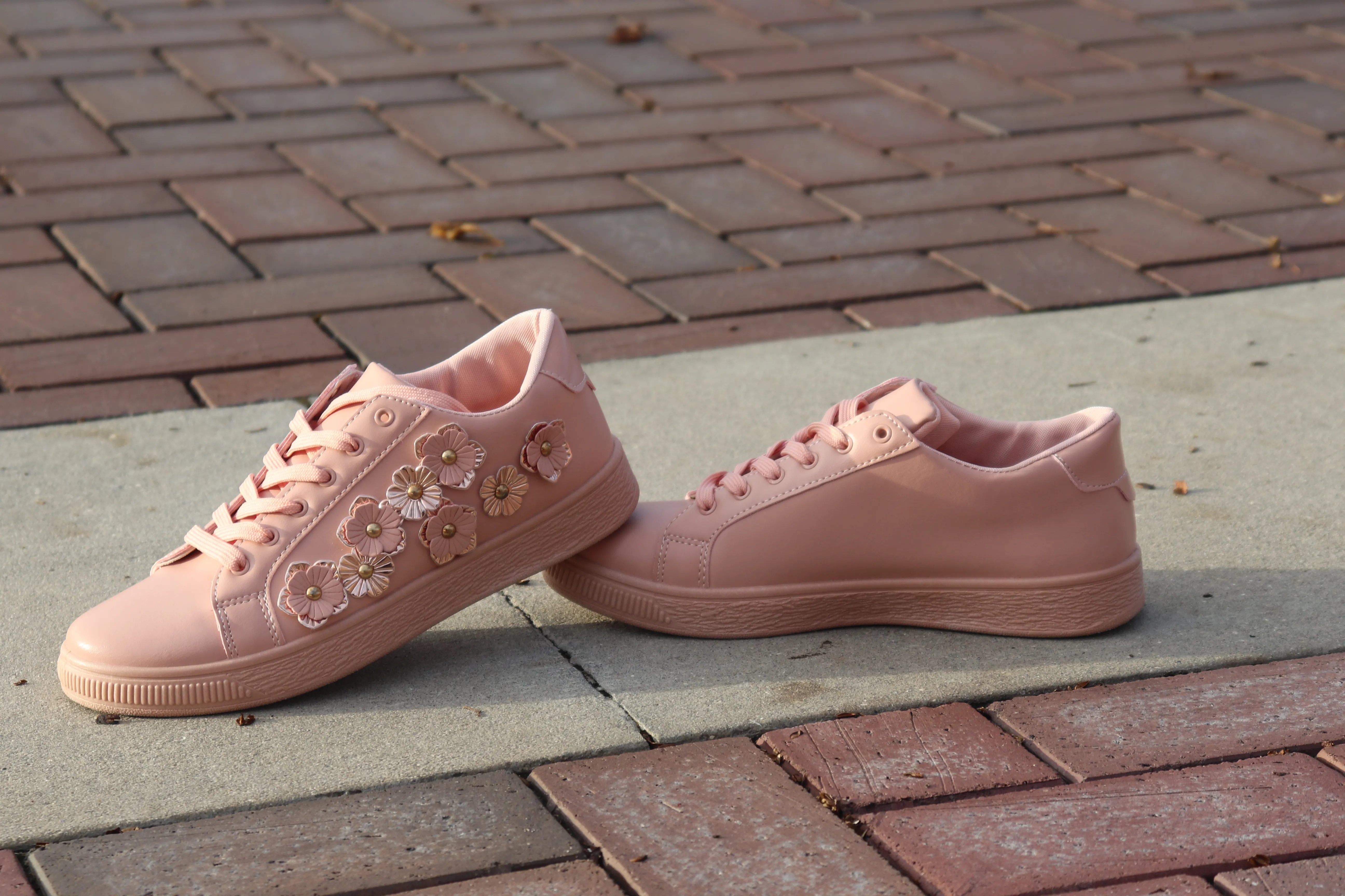 Daisy Sneakers