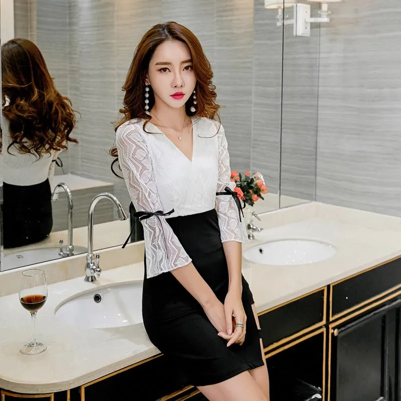 Hip-Hugging Patchwork Lace Low-Cut Hollowed-Out V-Neck Dress