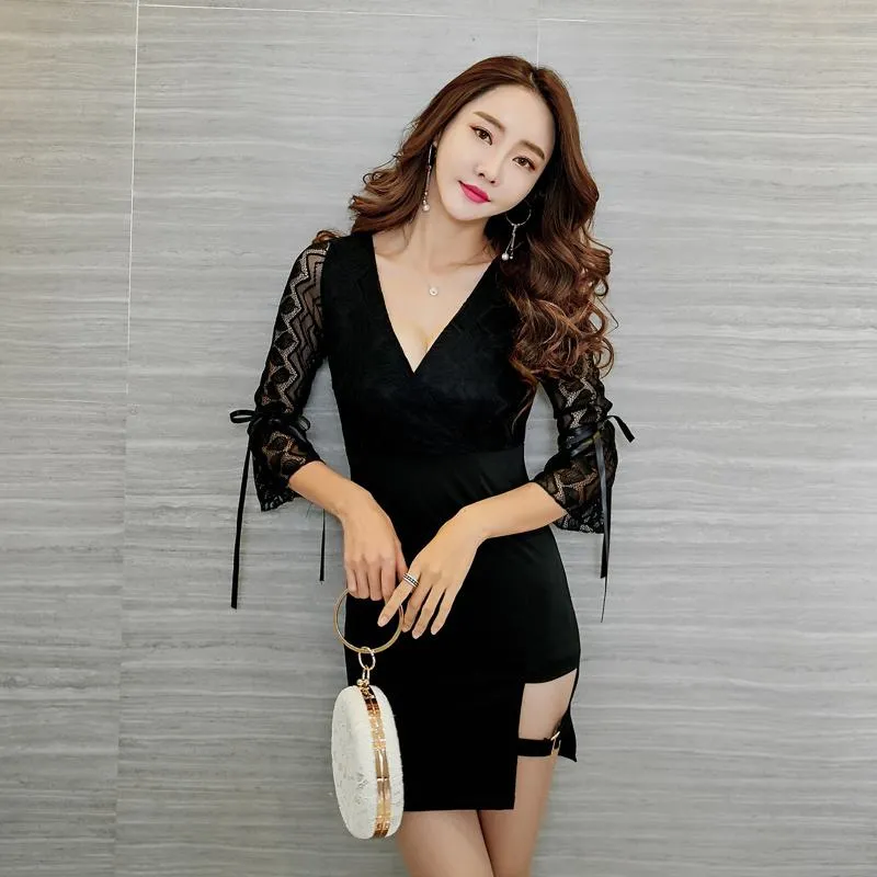 Hip-Hugging Patchwork Lace Low-Cut Hollowed-Out V-Neck Dress